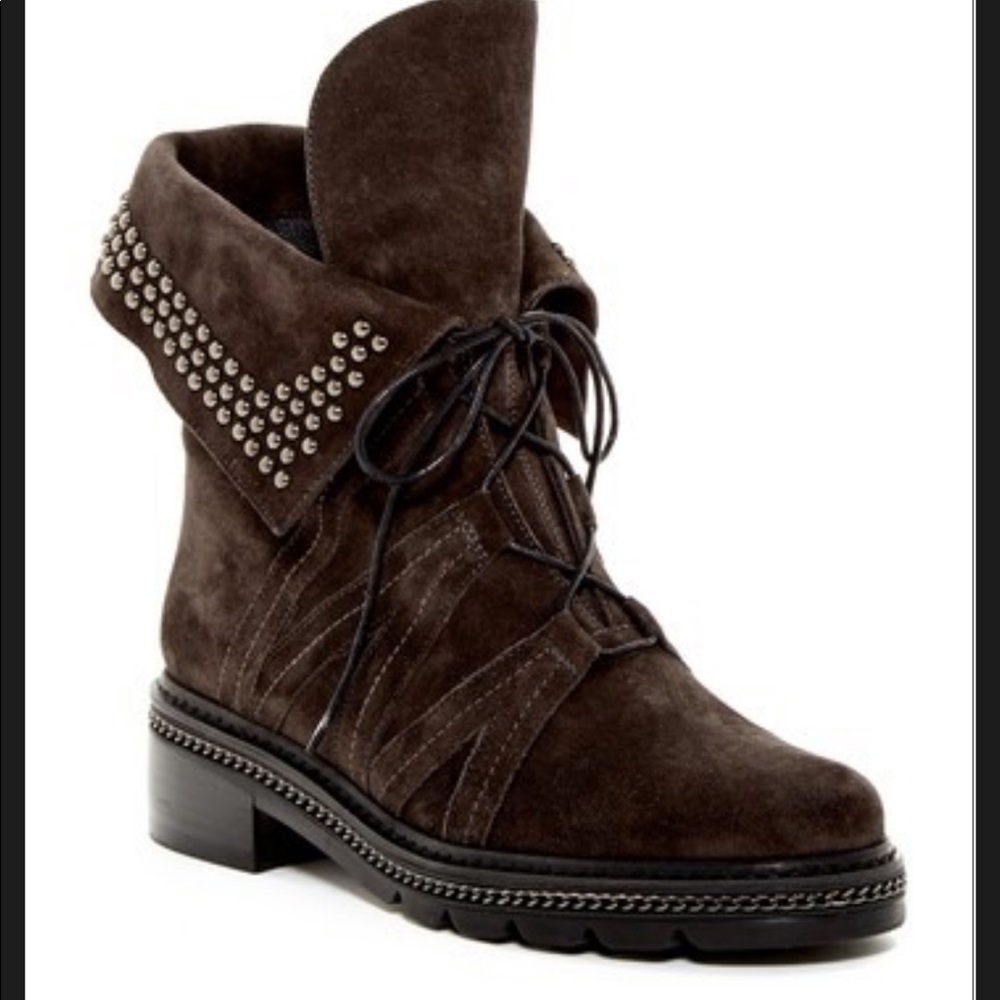 STUART WEITZMAN YADASTUD BOOT like new